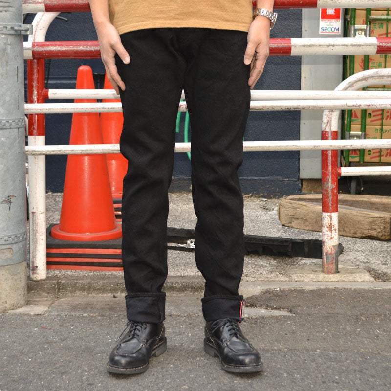 ONI DENIM "622ZR-BKBK" 20oz Oni Secret Black Denim Relax Tapered