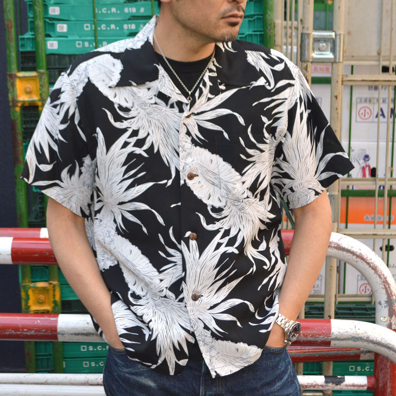 SUN SURF "SS39413" Rayon Hawaiian Shirt Aloha Shirt “ISLAND PINEAPPLE”