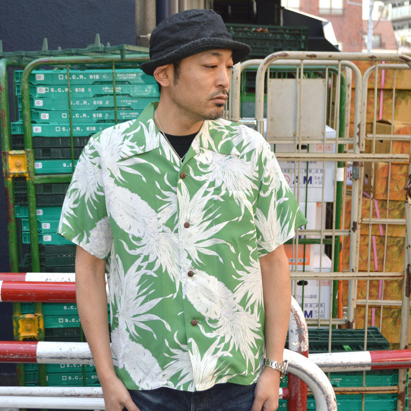 SUN SURF "SS39413" Rayon Hawaiian Shirt Aloha Shirt “ISLAND PINEAPPLE”