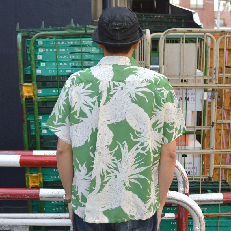 SUN SURF "SS39413" Rayon Hawaiian Shirt Aloha Shirt “ISLAND PINEAPPLE”