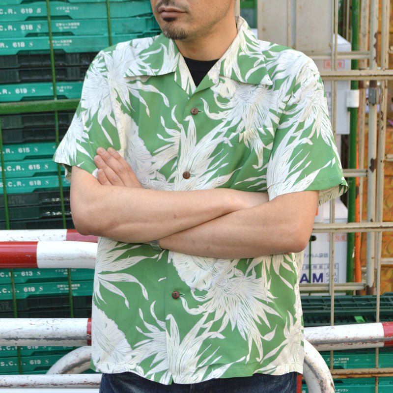 SUN SURF "SS39413" Rayon Hawaiian Shirt Aloha Shirt “ISLAND PINEAPPLE”